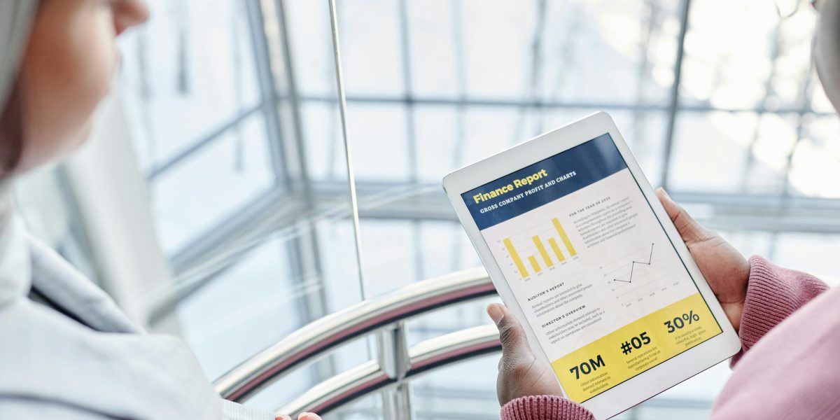 This guide explains how to choose and implement data analysis tools that turn overwhelming AI-era data into reliable, actionable insights. It covers why the rig...