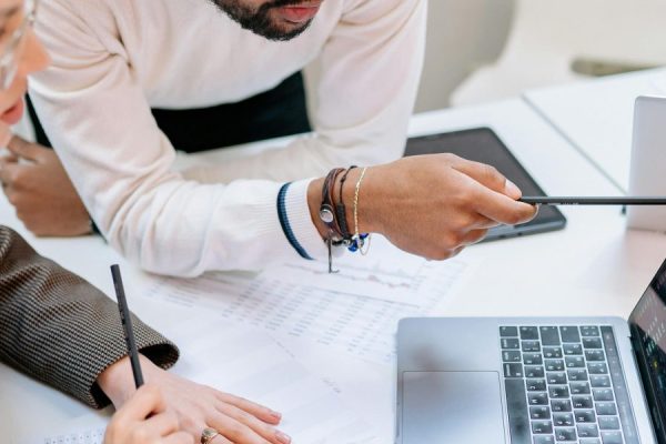This guide helps you choose and use data analysis certifications in 2026 so you can build a career around AI-driven data work. It explains why certifications ma...