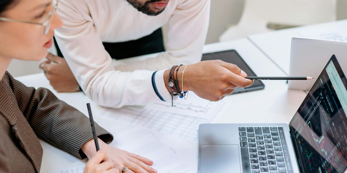 This guide helps you choose and use data analysis certifications in 2026 so you can build a career around AI-driven data work. It explains why certifications ma...