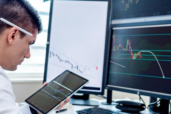 This article explains how AI is transforming the data specialist role rather than replacing it, and it shows what skills and career moves will keep you valuable...
