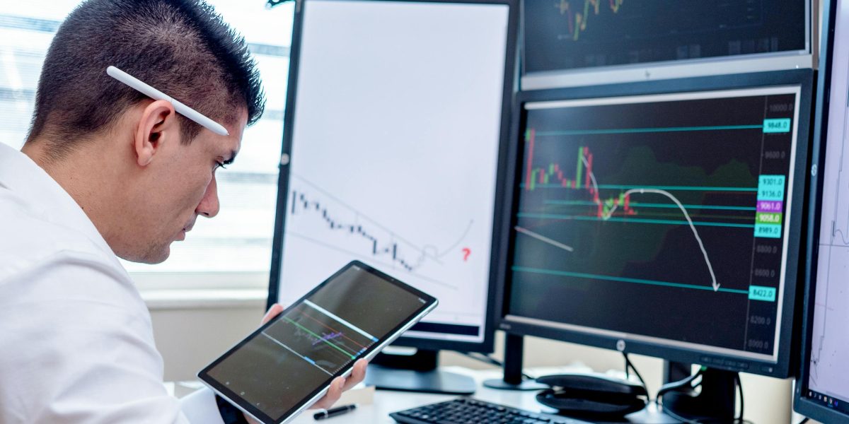This article explains how AI is transforming the data specialist role rather than replacing it, and it shows what skills and career moves will keep you valuable...