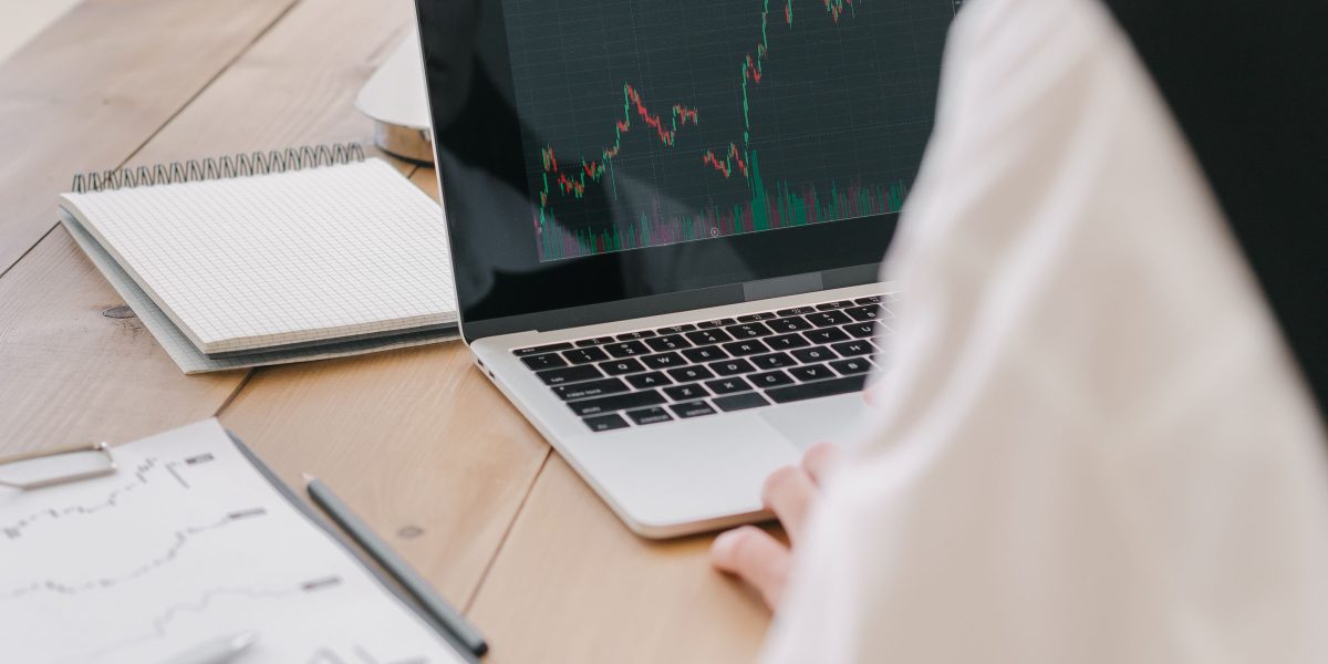 This article explains how to use Zacks Investment Research as a practical, data-driven foundation for investing in fast-moving AI companies. It shows why tradit...