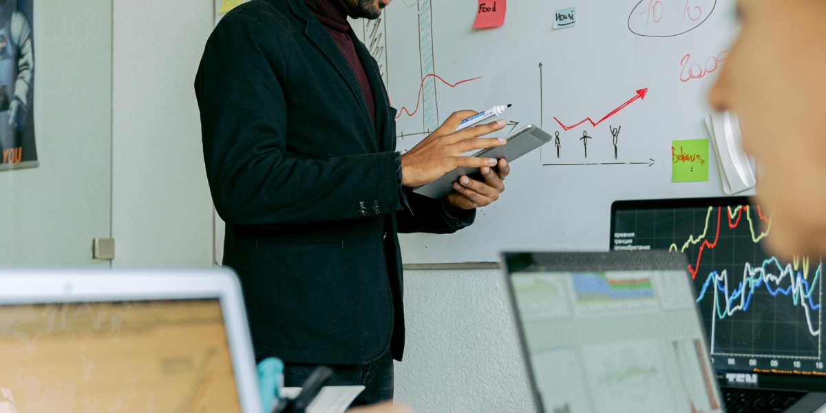 AI-powered platforms empower business leaders to quickly derive and present actionable insights from complex datasets.