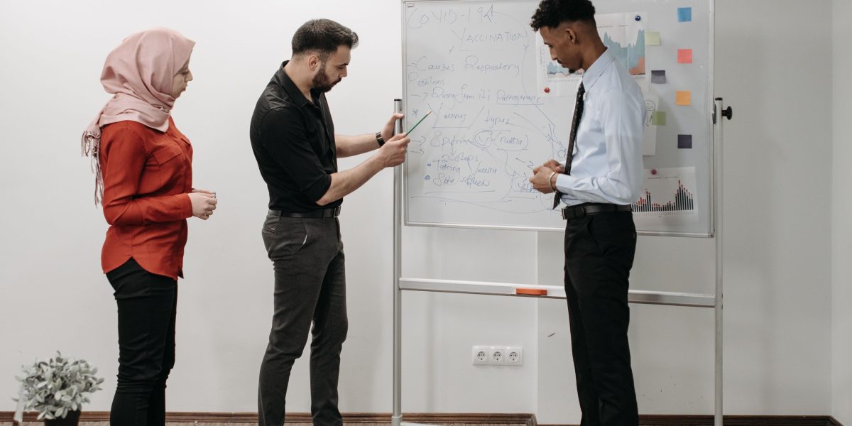 A team collaborating effectively, symbolizing the smooth workflow enabled by integrated AI learning platforms.