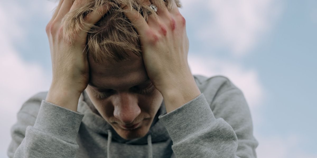 A person feeling overwhelmed by the numerous choices of AI platforms in the market.