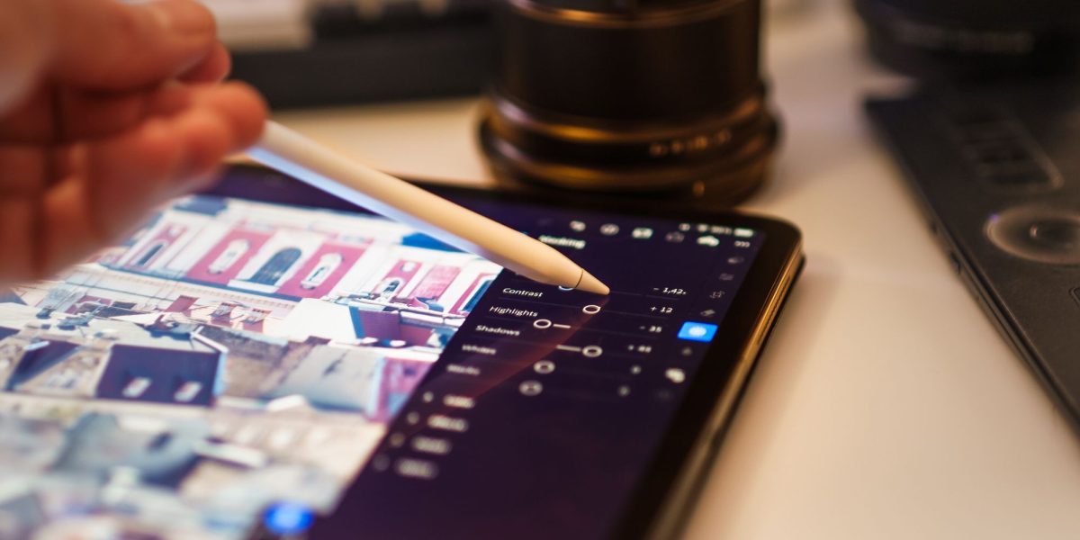 This article explains what uncensored AI image generators are, how they differ from mainstream platforms, and why they're increasingly popular with artists, gam...