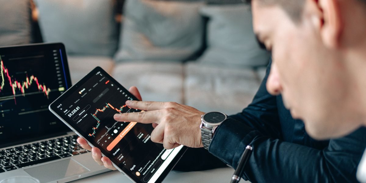 This article is a practical guide for landing data analyst entry-level jobs in 2026, covering where to look, what employers want, and how to prove your skills....
