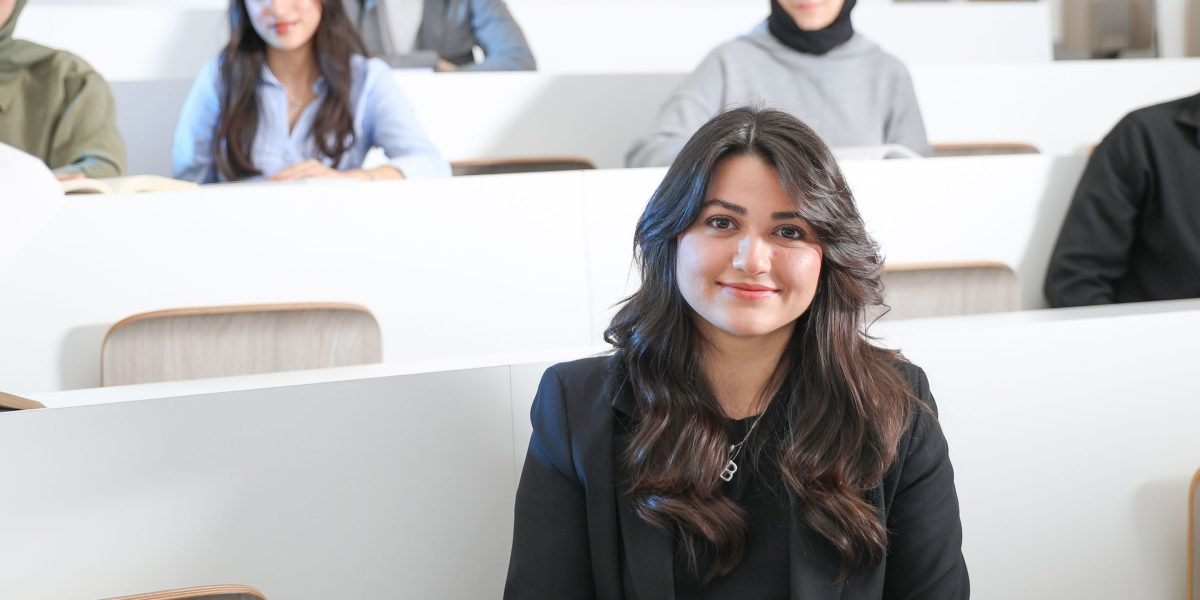 This article explains how top schools—exemplified by Harvard Business School—are redesigning AI education for leaders and organizations in 2026. It compares for...