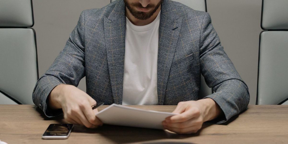An AI leader thoughtfully considering information to make strategic decisions, leveraging augmented insights.