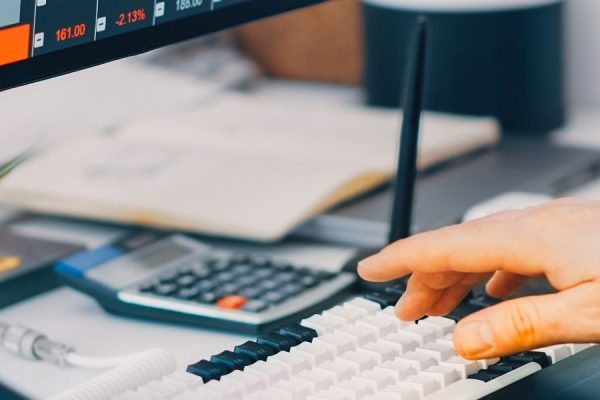 This article explains why AI-driven business intelligence (BI) is essential for companies facing data overload and slow decision-making. It describes how modern...