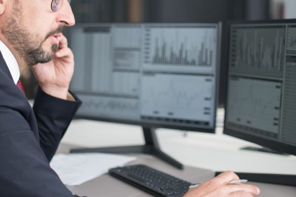 This article maps the data analytics landscape in 2026 and shows you how to pick the right role, skills, and learning path to get hired and grow. It explains co...
