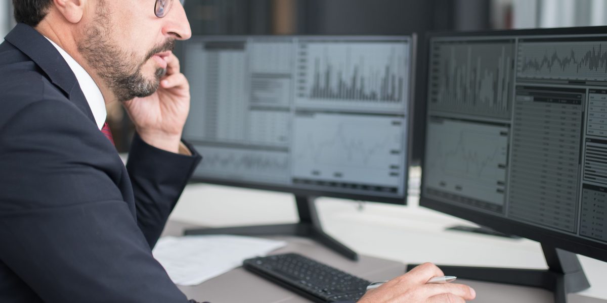 This article maps the data analytics landscape in 2026 and shows you how to pick the right role, skills, and learning path to get hired and grow. It explains co...